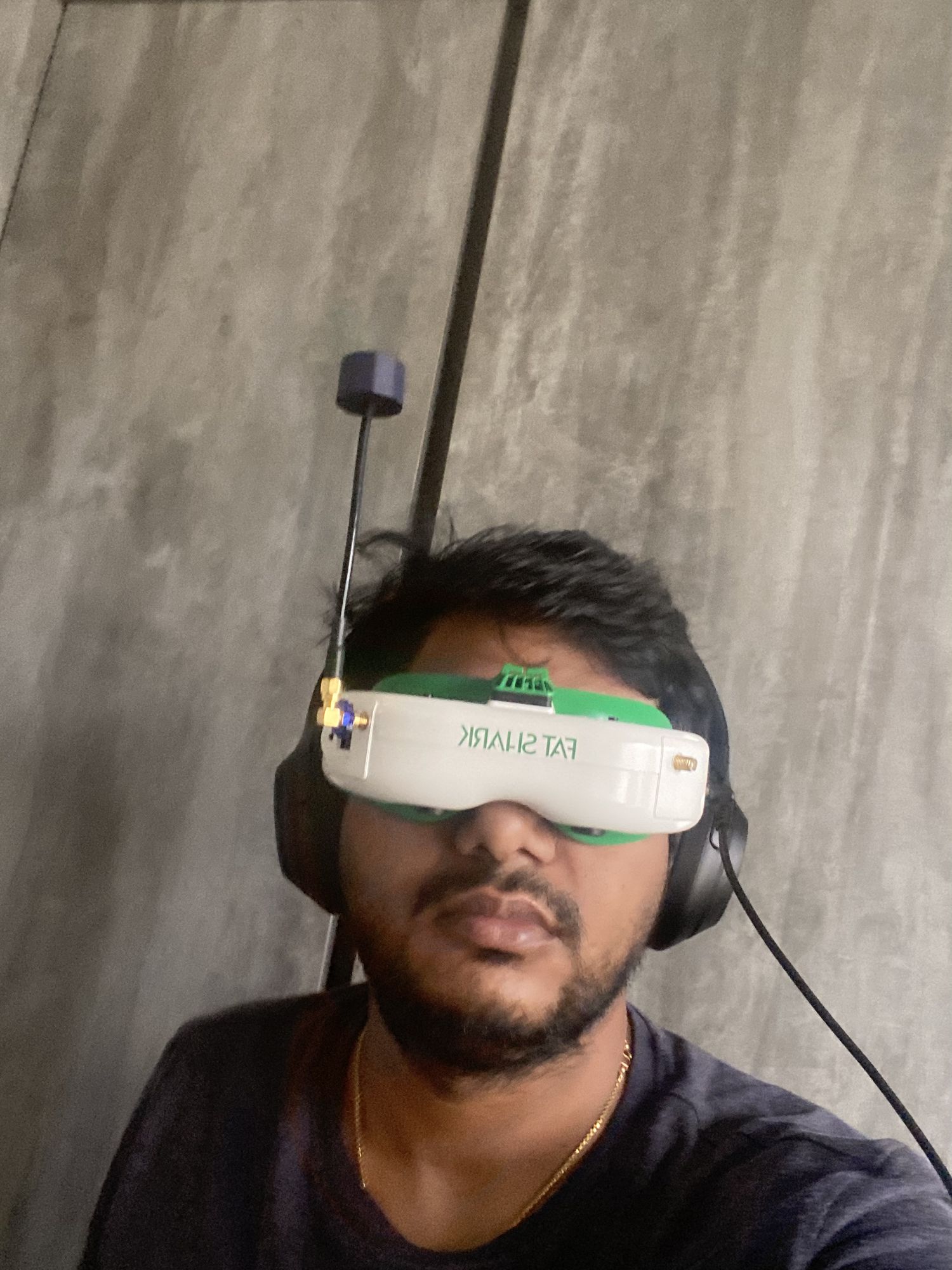 fpv-fatshark-goggles-worn.jpg450